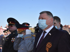 В Саратове состоялось шествие, посвященное Победе (фоторепортаж)