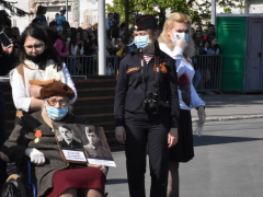 В Саратове состоялось шествие, посвященное Победе (фоторепортаж)