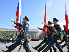 В Саратове состоялось шествие, посвященное Победе (фоторепортаж)