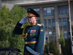 В Саратове состоялось шествие, посвященное Победе (фоторепортаж)