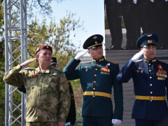 В Саратове состоялось шествие, посвященное Победе (фоторепортаж)
