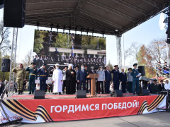 В Саратове состоялось шествие, посвященное Победе (фоторепортаж)