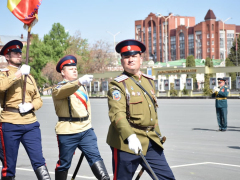 В Саратове состоялось шествие, посвященное Победе (фоторепортаж)