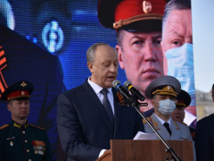 В Саратове состоялось шествие, посвященное Победе (фоторепортаж)