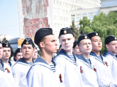 В Саратове состоялось шествие, посвященное Победе (фоторепортаж)