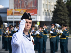 В Саратове состоялось шествие, посвященное Победе (фоторепортаж)