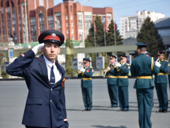 В Саратове состоялось шествие, посвященное Победе (фоторепортаж)