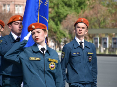 В Саратове состоялось шествие, посвященное Победе (фоторепортаж)