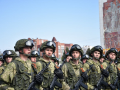 В Саратове состоялось шествие, посвященное Победе (фоторепортаж)