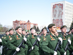 В Саратове состоялось шествие, посвященное Победе (фоторепортаж)