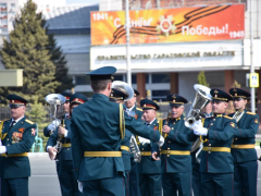 В Саратове состоялось шествие, посвященное Победе (фоторепортаж)