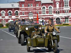 В Саратове состоялось шествие, посвященное Победе (фоторепортаж)
