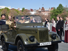 В Саратове состоялось шествие, посвященное Победе (фоторепортаж)