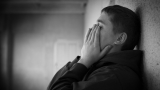 Друзья не ожидали: в Саратовской области подросток оставил записку и совершил самоубийство