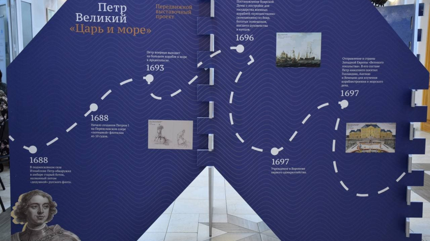 В Саратове открыли выставку, посвященную Петру I: ее привезли из Петергофа