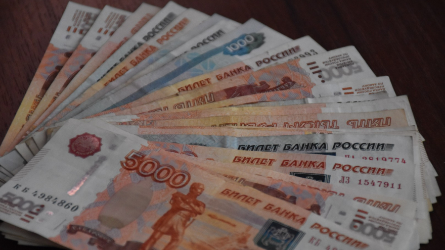 Девушка из Ленинградской области украла у тети из Саратова деньги и обручальные кольца: воровка признала вину и раскаялась