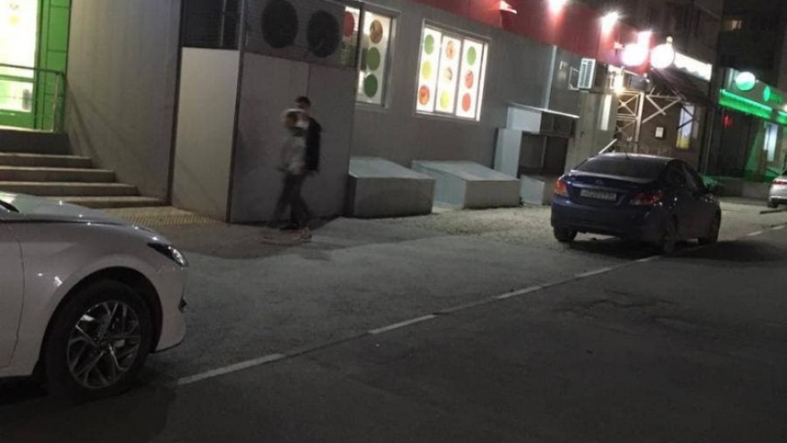 На парковке в Солнечном неизвестный автомобилист сбил пенсионерку и скрылся: нарушителя пока не нашли