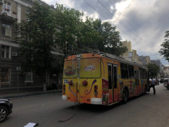 В центре Саратова устроили дорожную разборку: на месте работают полицейские