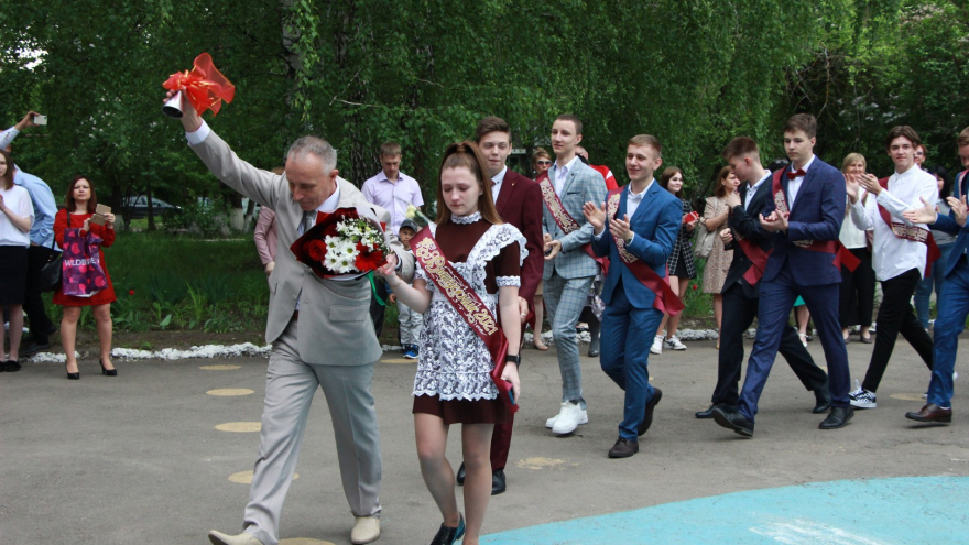 В Балашовском районе из школ выпускаются более 400 одиннадцатиклассников (фоторепортаж)