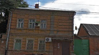 В Саратове снесут два ветхих дома, построенные в год Великой Октябрьской революции