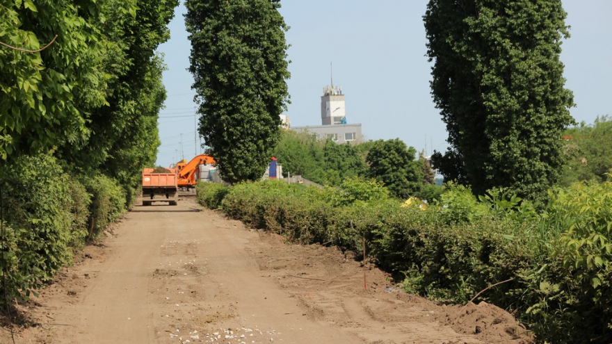 Благоустройство набережной в Саратове: представитель подрядчика пожаловался на шайку зеленых, которая целенаправленно мешает работе