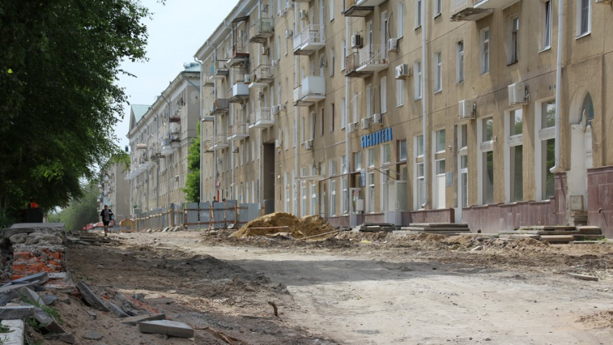 Благоустройство набережной в Саратове: представитель подрядчика пожаловался на шайку зеленых, которая целенаправленно мешает работе