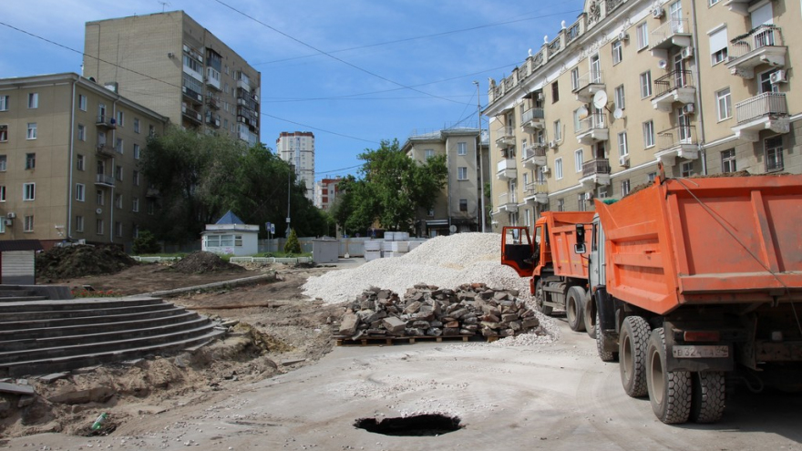 Благоустройство набережной в Саратове: представитель подрядчика пожаловался на шайку зеленых, которая целенаправленно мешает работе