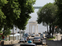Благоустройство набережной в Саратове: представитель подрядчика пожаловался на шайку зеленых, которая целенаправленно мешает работе