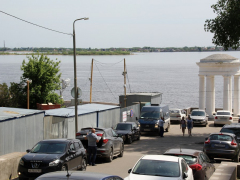 Благоустройство набережной в Саратове: представитель подрядчика пожаловался на шайку зеленых, которая целенаправленно мешает работе