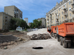 Благоустройство набережной в Саратове: представитель подрядчика пожаловался на шайку зеленых, которая целенаправленно мешает работе