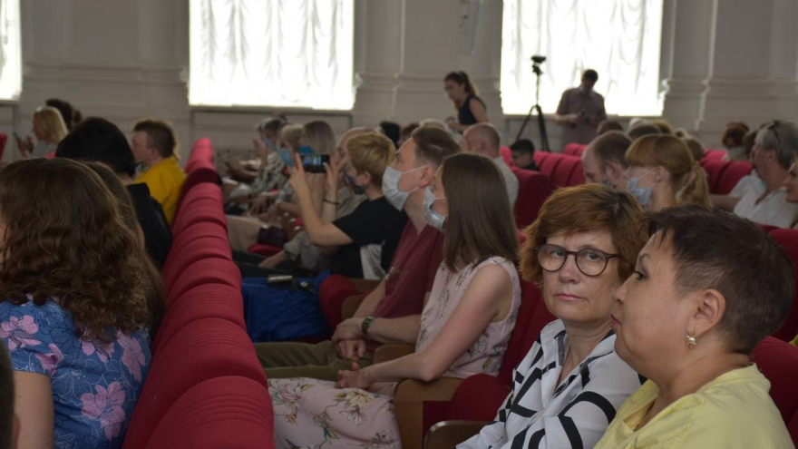 Саратовцам показали инструмент, с которого началась электронная музыка: на нем играл Ленин