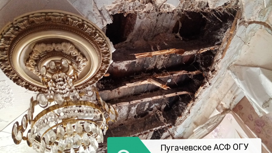 В квартире на улице Горького обрушился потолок: на место выезжали спасатели