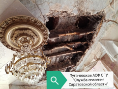 В квартире на улице Горького обрушился потолок: на место выезжали спасатели