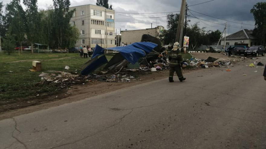 В Марксе водитель снес мусорные баки и сбил женщину