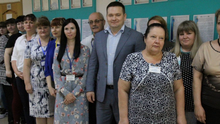 Депутат Андрей Воробьев поздравил социальных работников Саратова с профессиональным праздником