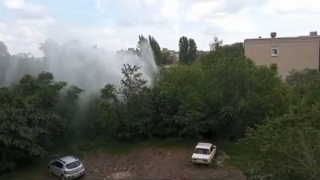 У школы в Ленинском районе появился коммунальный фонтан высотой около 10 метров
