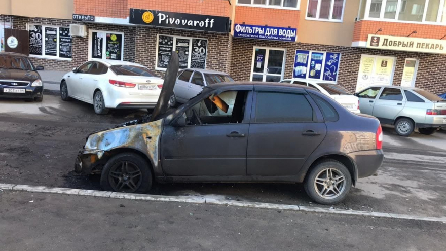 Ночью в Энгельсе сгорели две Лады