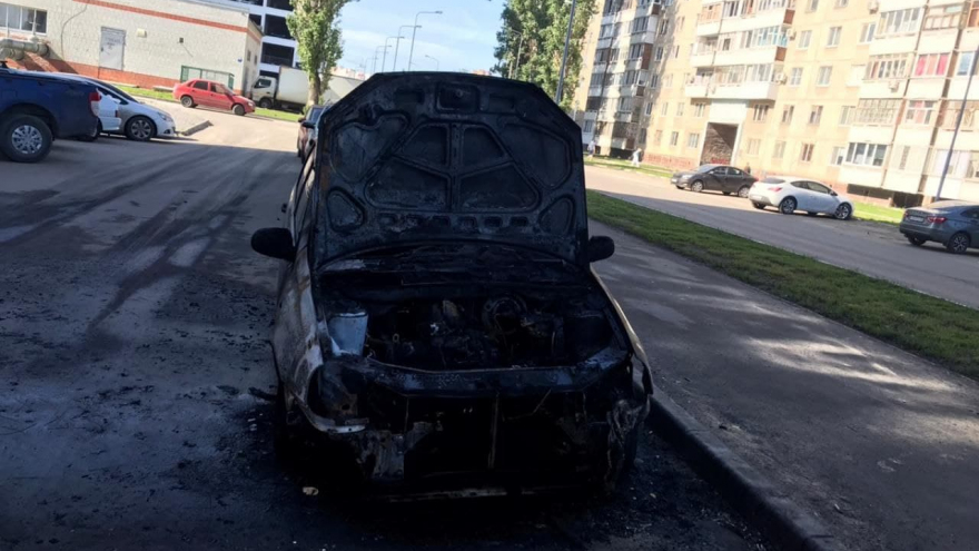 Ночью в Энгельсе сгорели две Лады