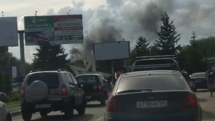 Крупный пожар в Саратове: горел завод резки металла