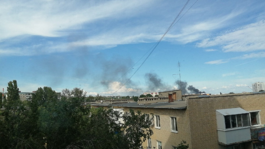 Крупный пожар в Саратове: горел завод резки металла