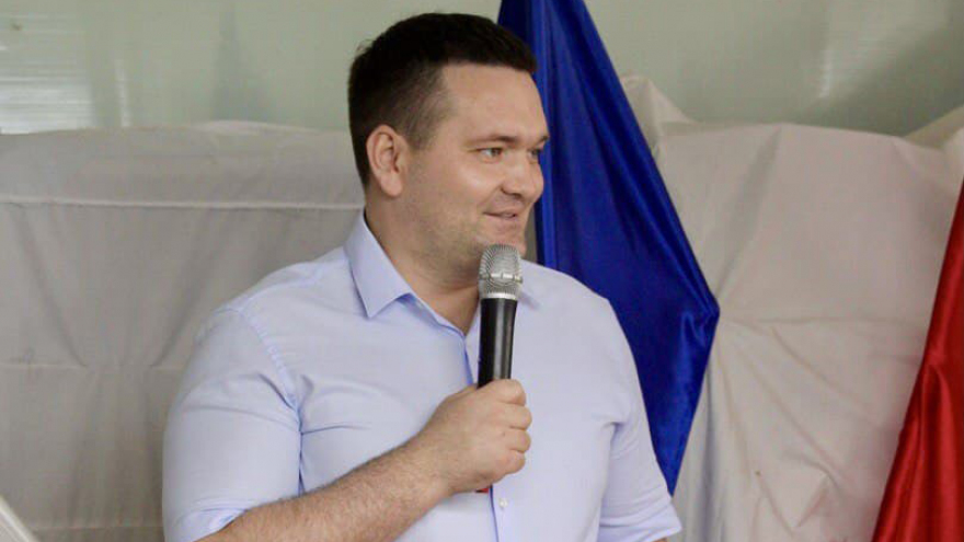 Депутат Андрей Воробьев подарил аткарским швеям по Волге