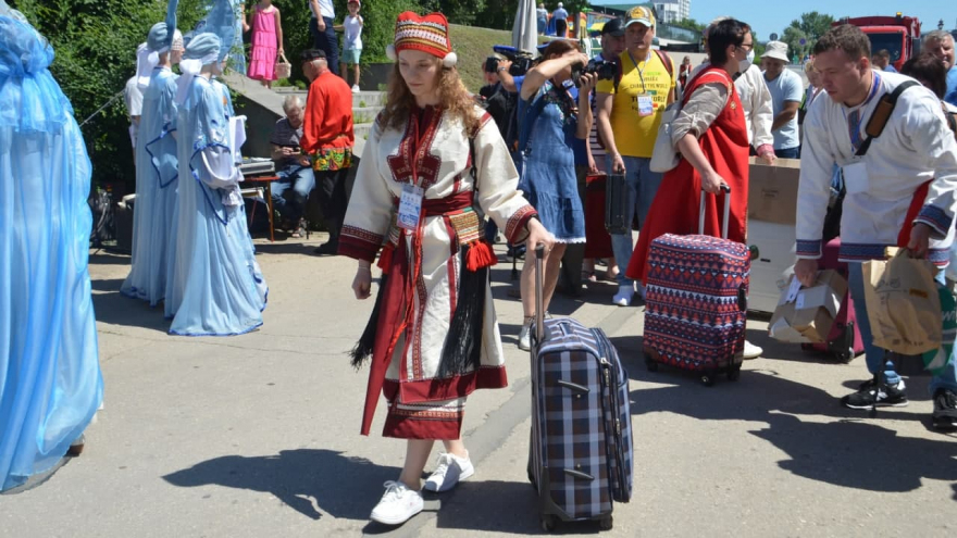 В Саратове стартовала экспедиция с представителями народов Поволжья: делегаты уплыли на теплоходе