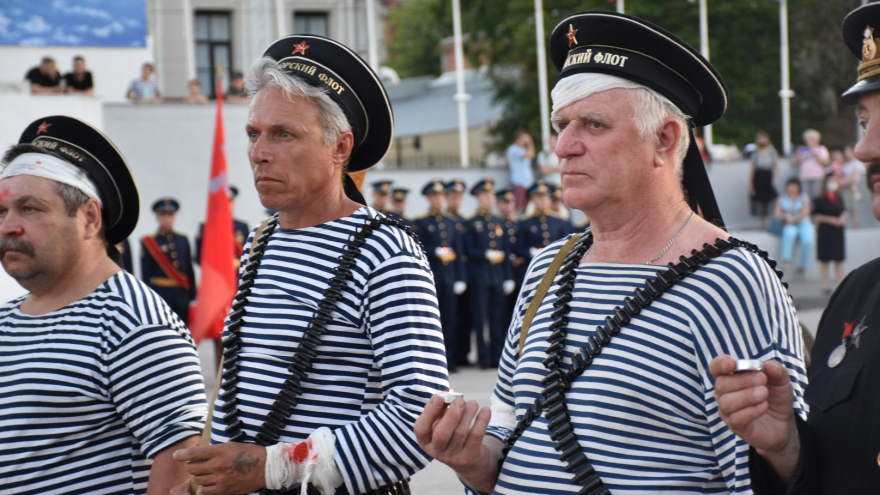 Голос Левитана, дымовые шашки, стрельба: в Энгельсе показали первый день войны