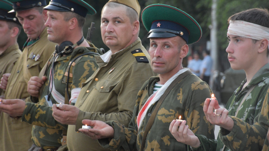 Голос Левитана, дымовые шашки, стрельба: в Энгельсе показали первый день войны