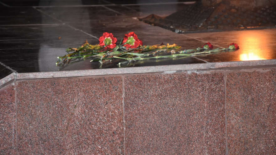 80 лет со дня начала Великой Отечественной войны: в Парке Победы выложили картину из пяти тысяч горящих свечей