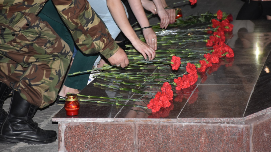 80 лет со дня начала Великой Отечественной войны: в Парке Победы выложили картину из пяти тысяч горящих свечей