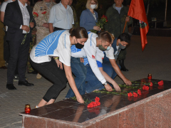 80 лет со дня начала Великой Отечественной войны: в Парке Победы выложили картину из пяти тысяч горящих свечей