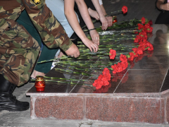 80 лет со дня начала Великой Отечественной войны: в Парке Победы выложили картину из пяти тысяч горящих свечей