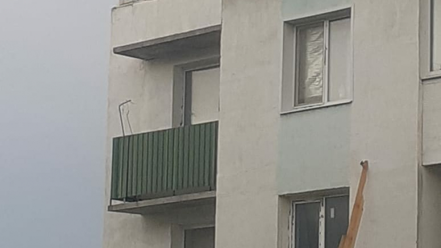 В Саратовской области ураган разрушил крышу дома. Видео