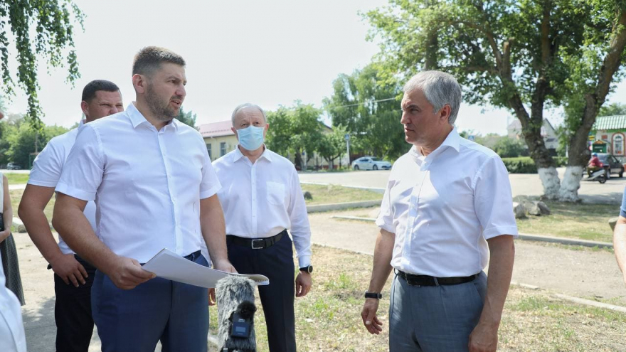 Есть человек, который умеет строить и отвечает за свои слова: председатель Госдумы поручил депутату Воробьеву привести в порядок дорогу Аркадак-Турки